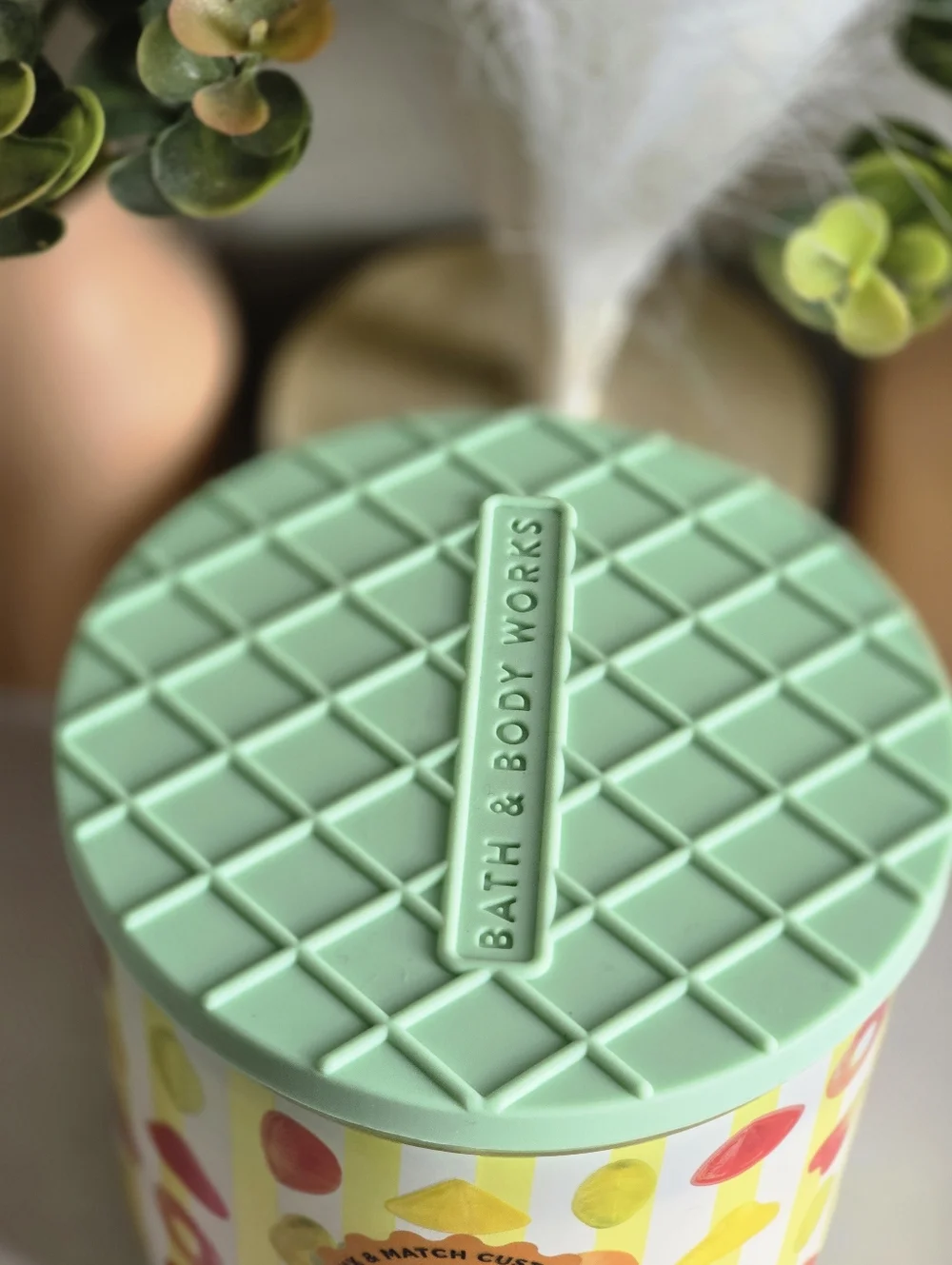 Limited edition Gummy Candies 3 Wick Candle by Bath & Body Works - Picture 3 of 3